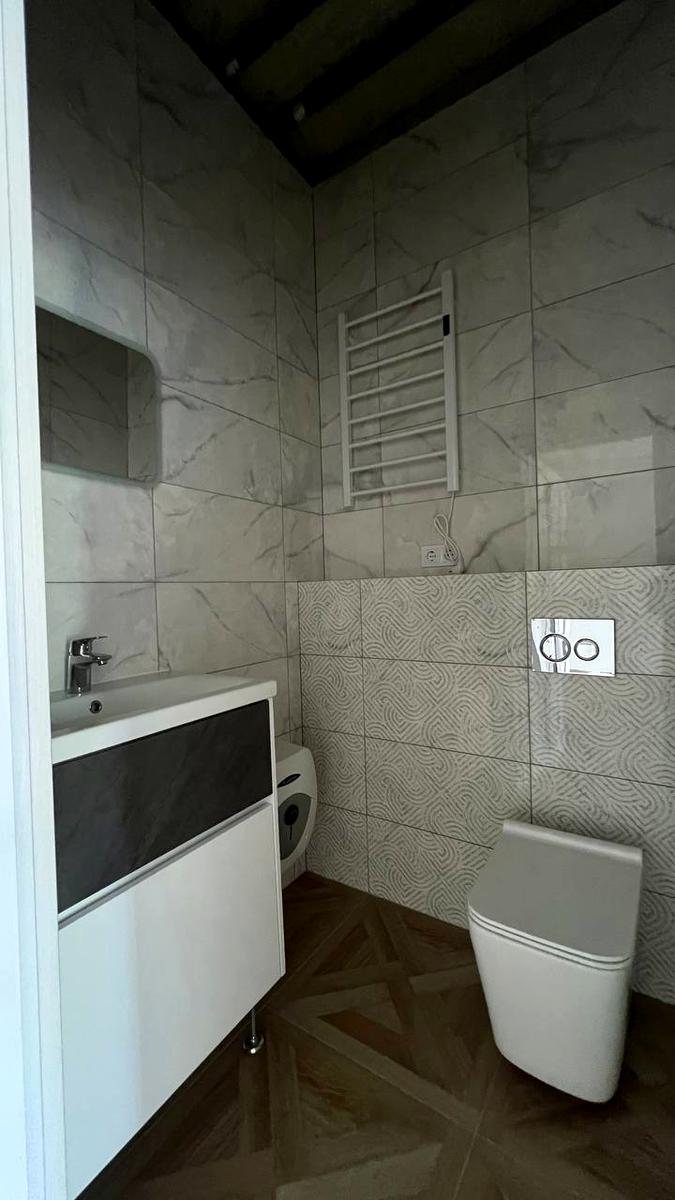 1868056045938756