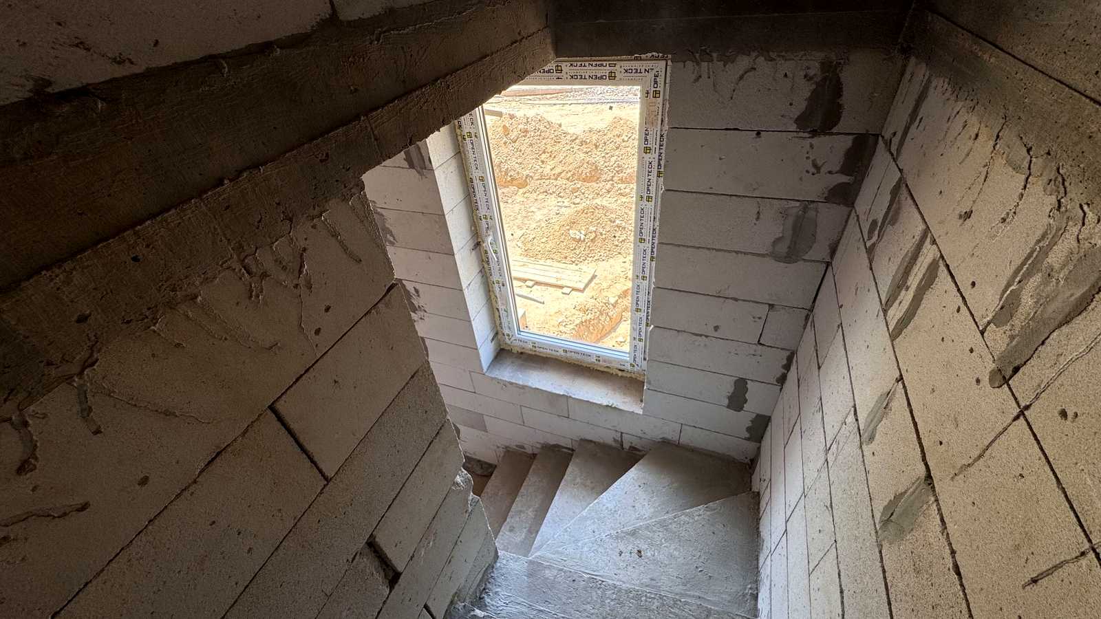 1868056240238730