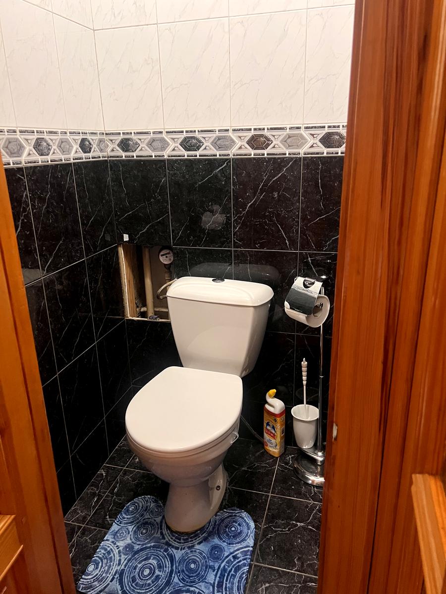 1868057360665570