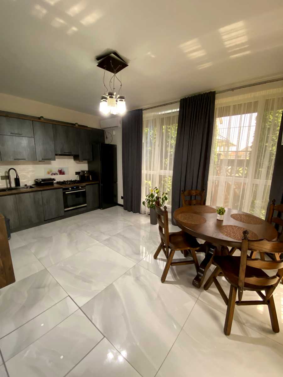 1868058567989526