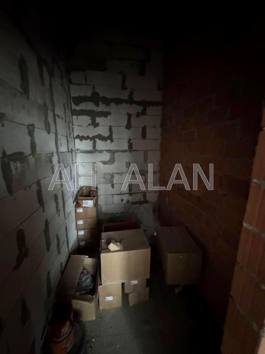 1868060610684059