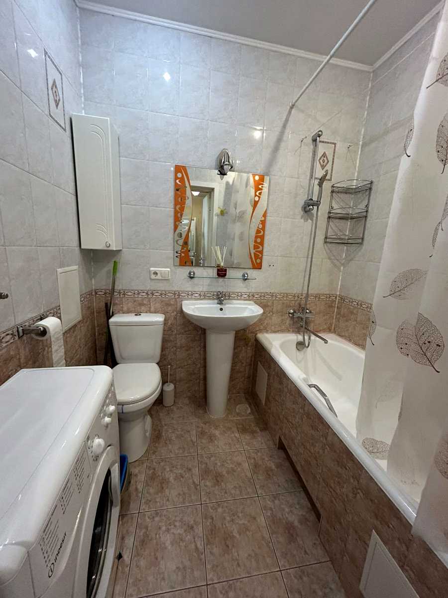 1868064007354308