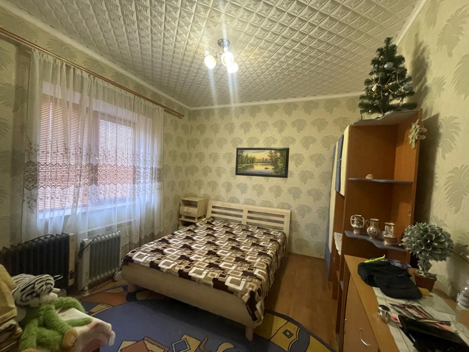 1868064638443298
