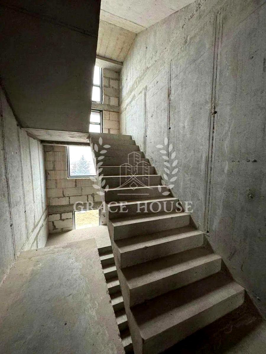 1868067022950914