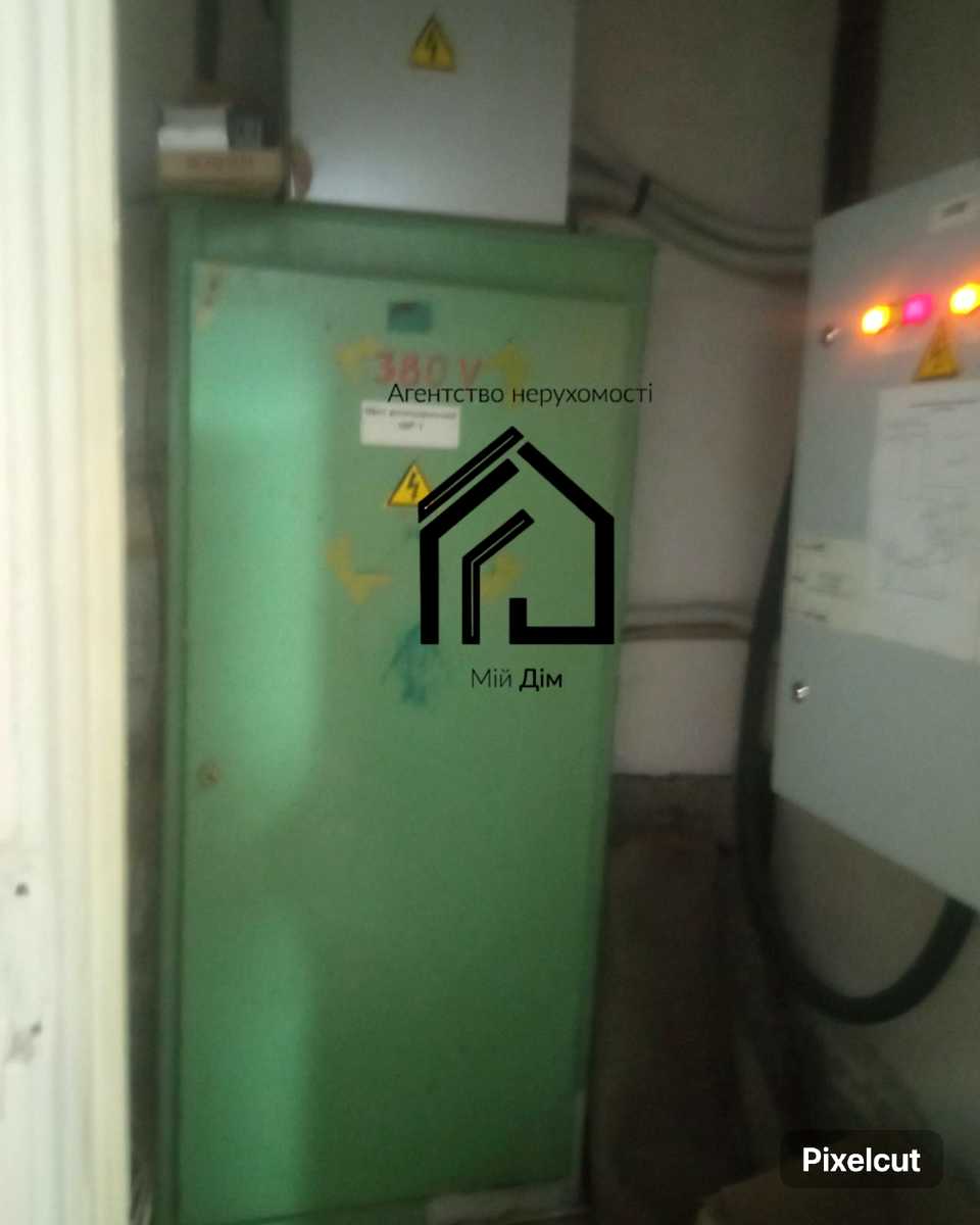 1868067213696035