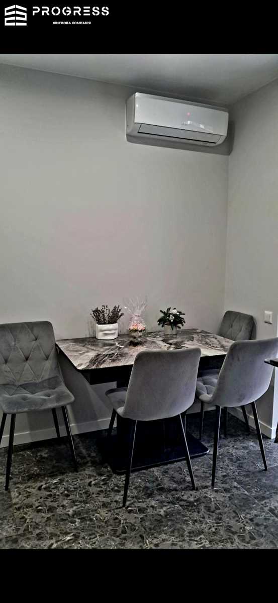 1868067505271488