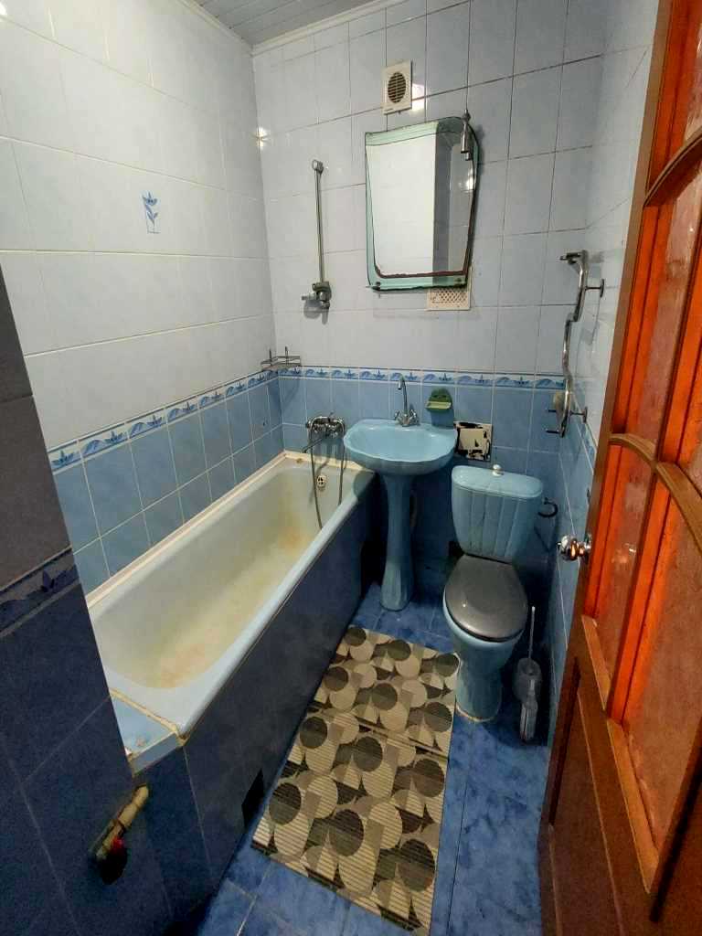 1868073543865279