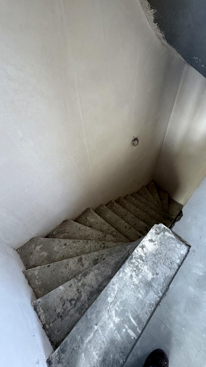 1868082065118734