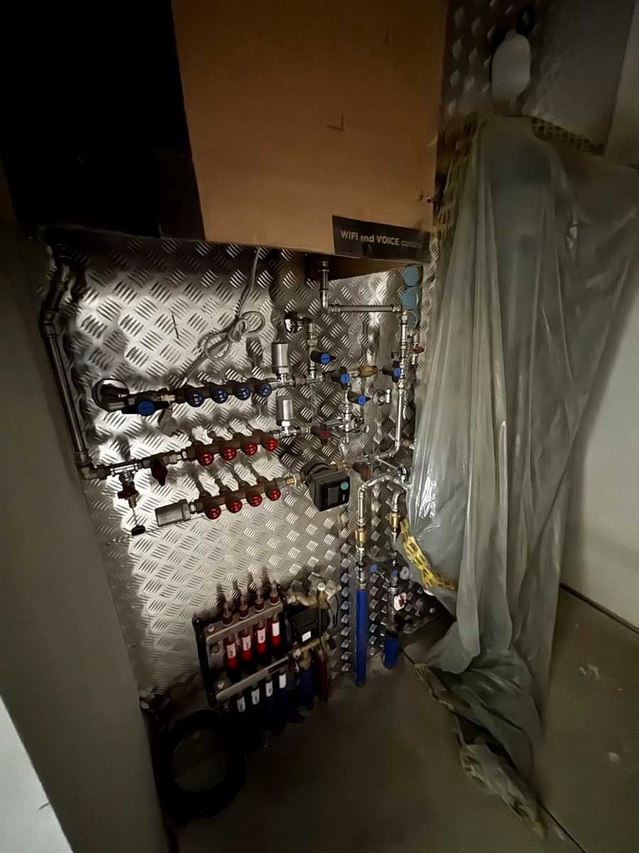 1868083422101954