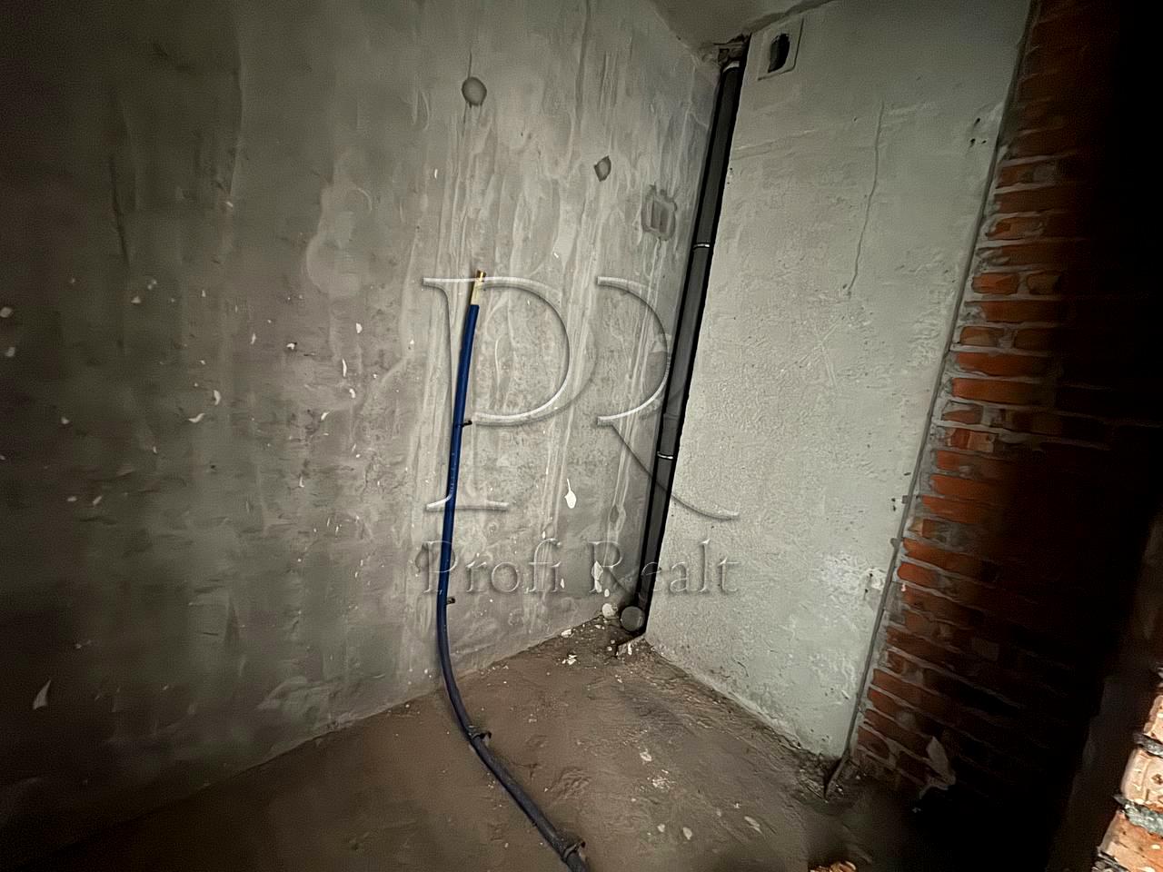 1868097315592587