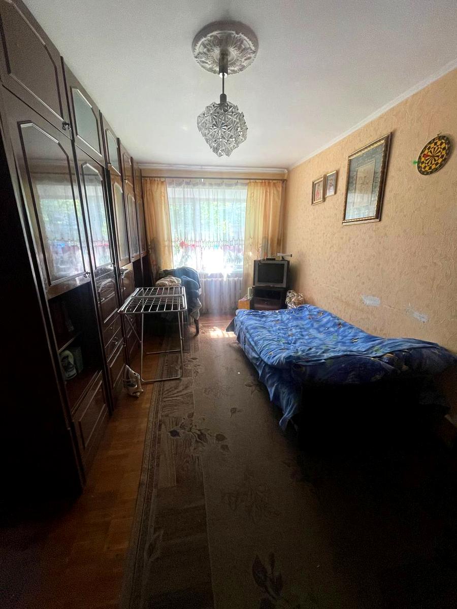 1868136237995636