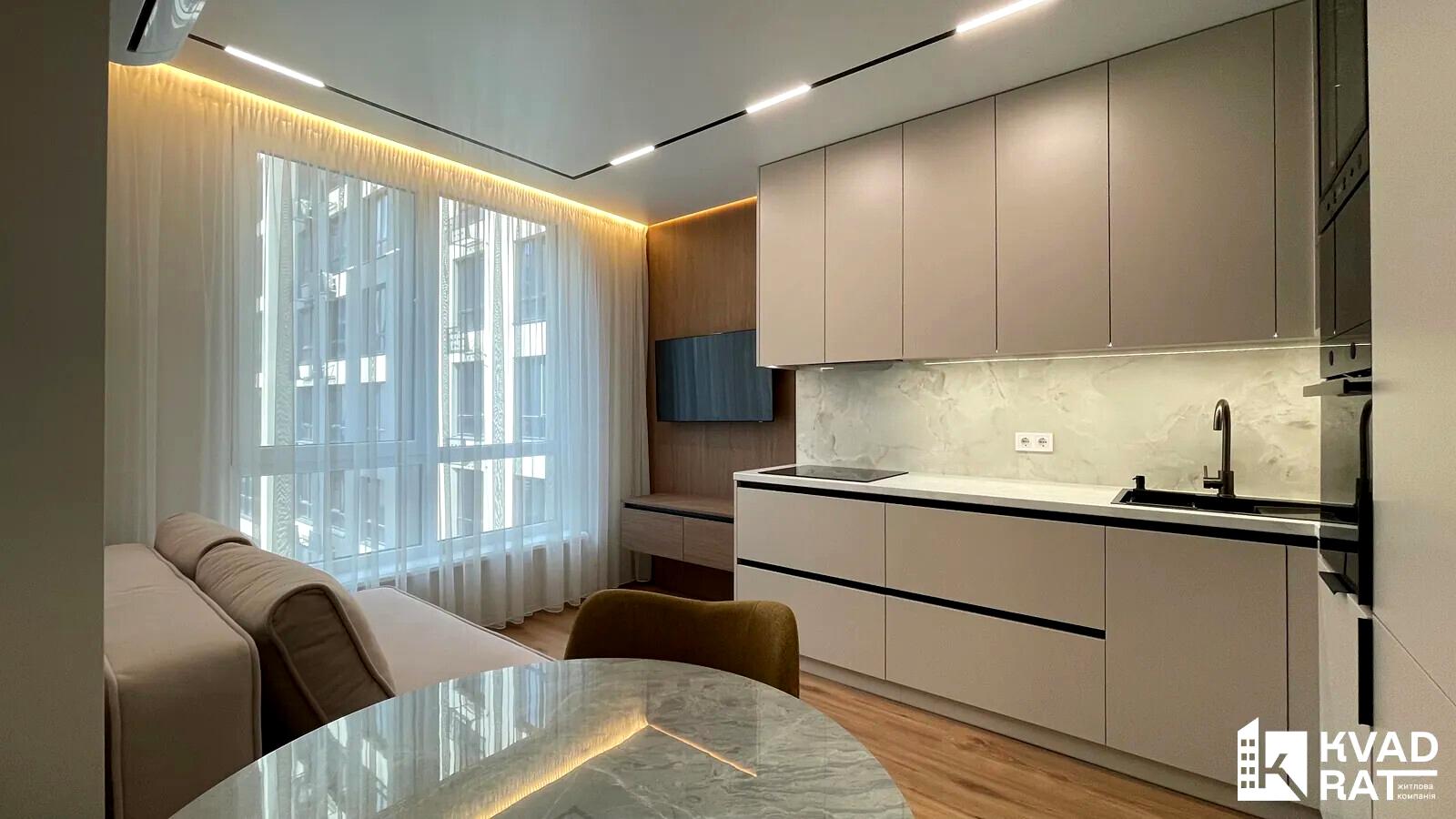 1868136300428028