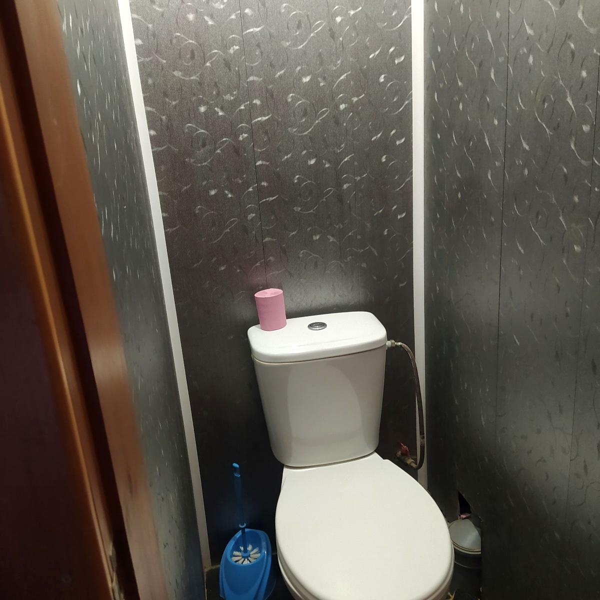 1868138230630405