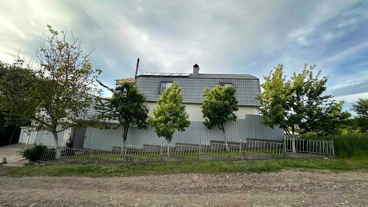 1868143915495219