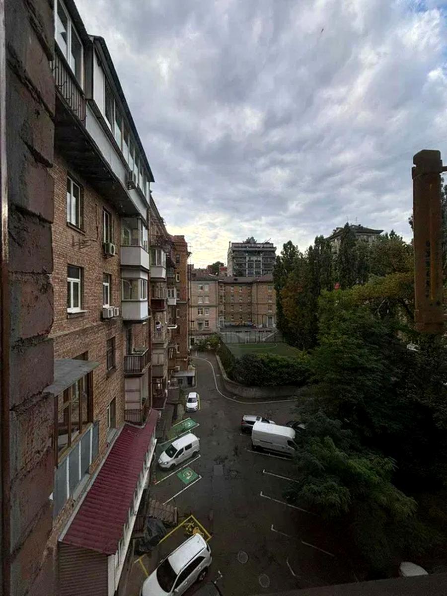 1868145790644965