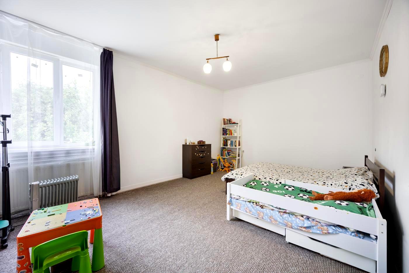 1868149641706590