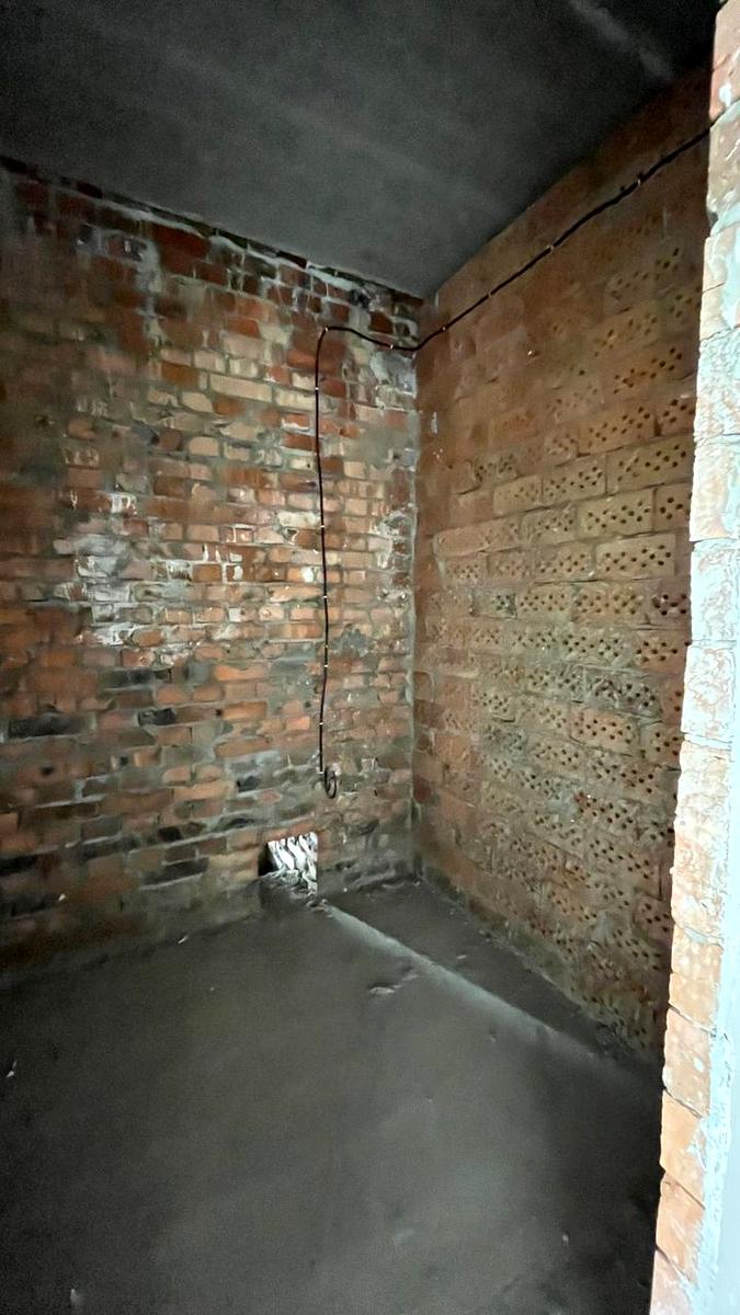 1868152845807078