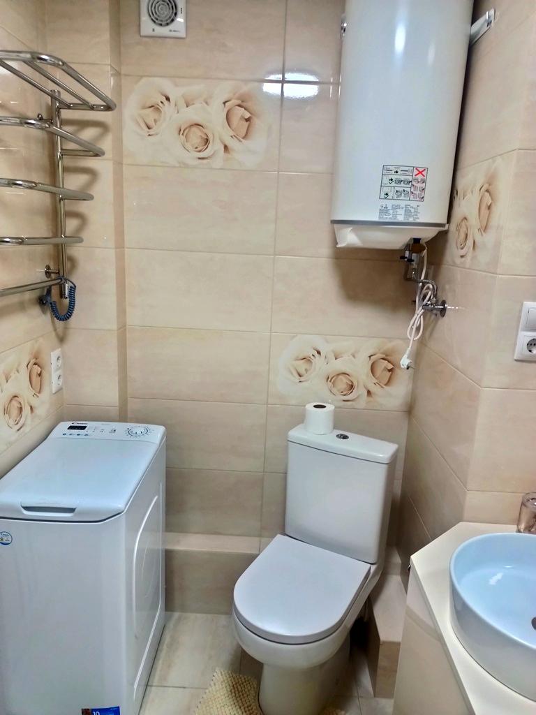 1868152988947906