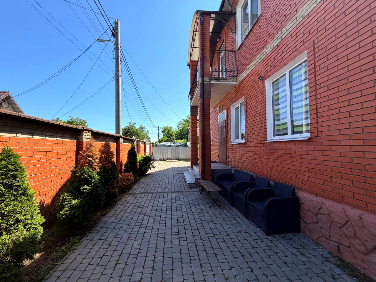 Дом по адресу ул. Героев комсомольцев (площадь 195 м²) - фото 2 Дом по адресу ул. Героев комсомольцев (площадь 195 м²) - Atlanta.ua - фото 2