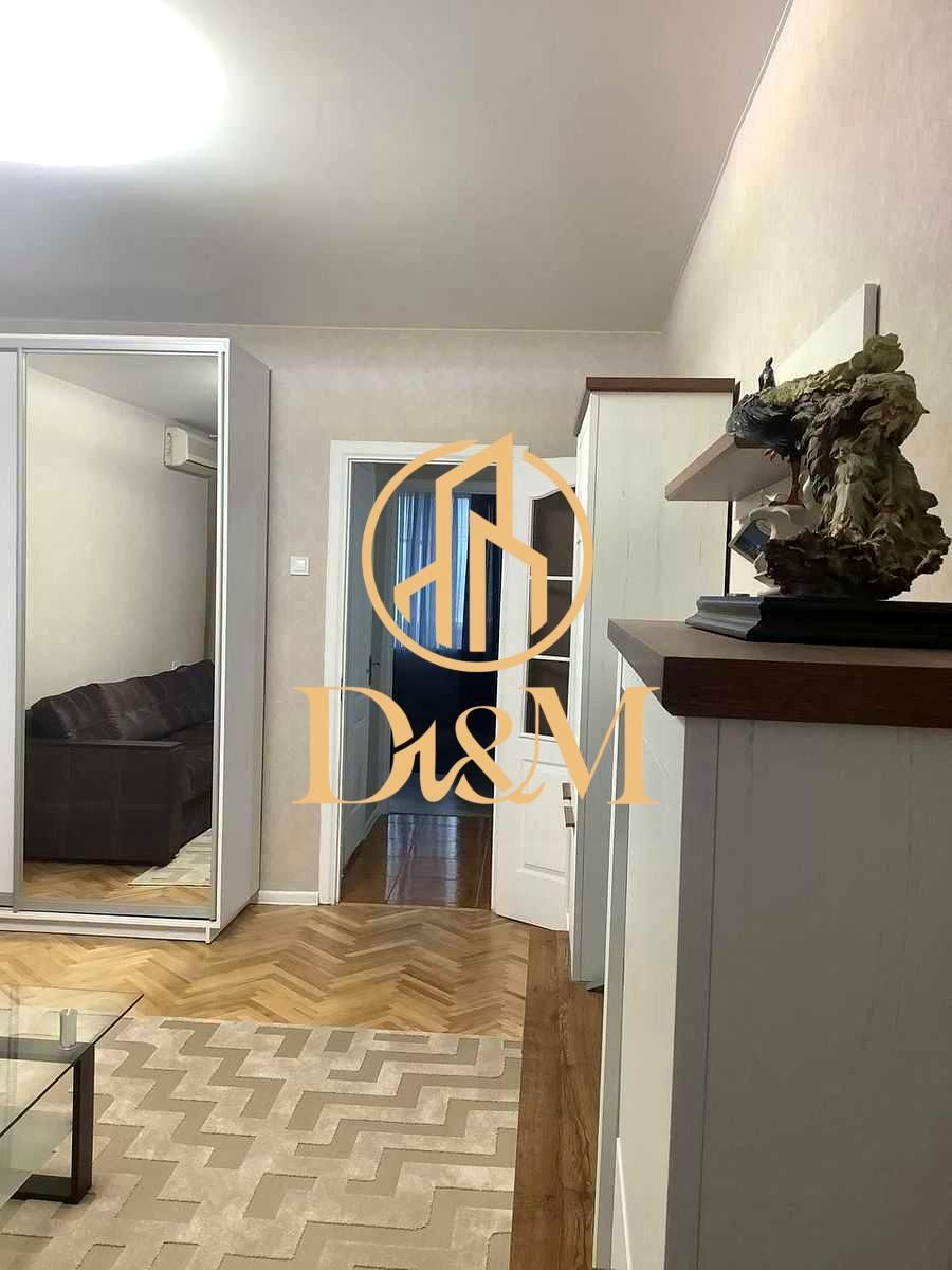 1868156808549262