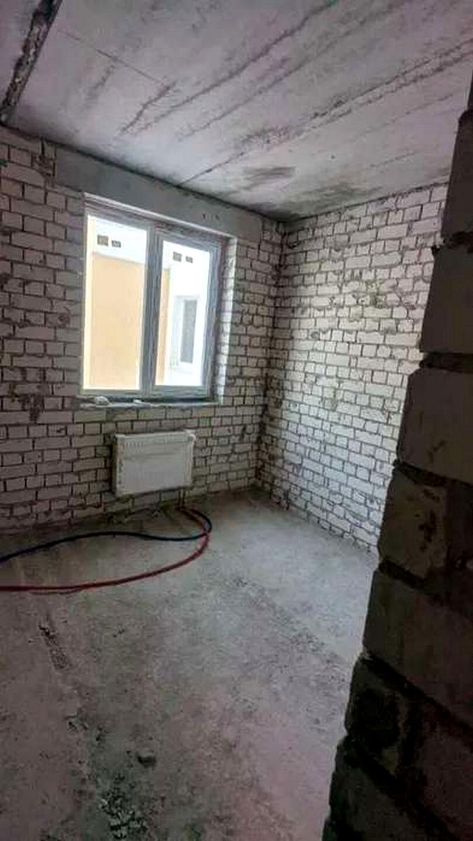 1868157078825723