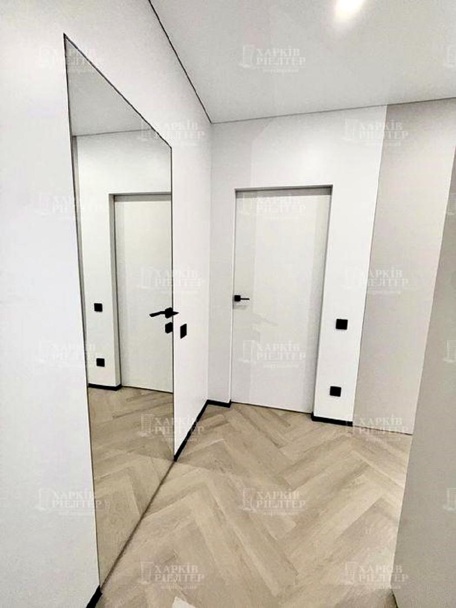 1868163528443986