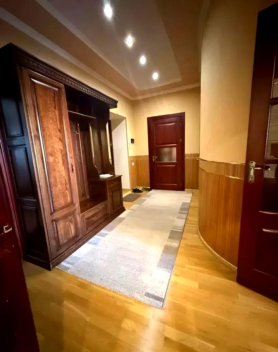1868177588265306