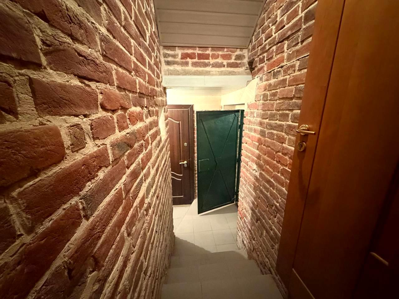 1868182765912897