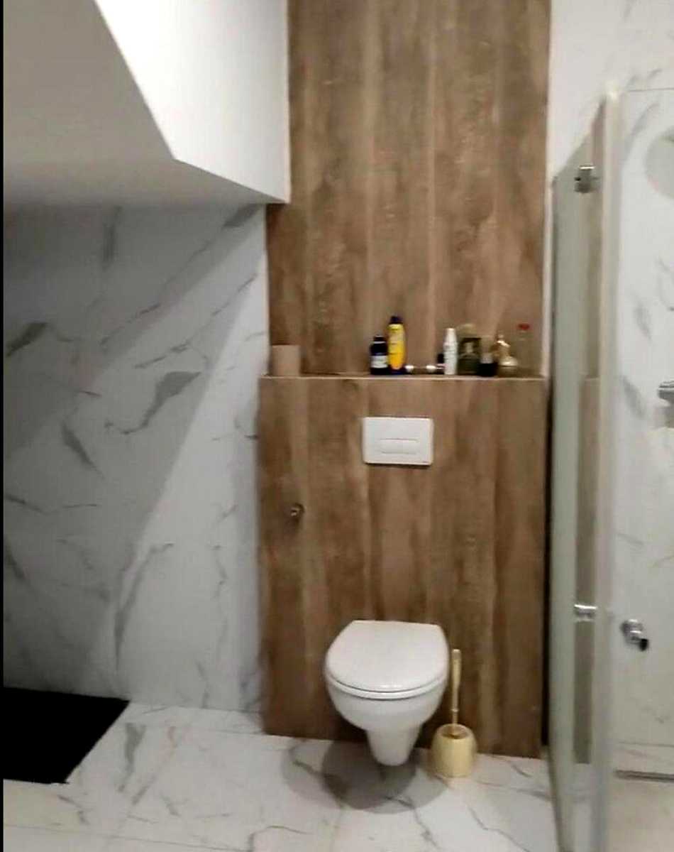 1868182804316728