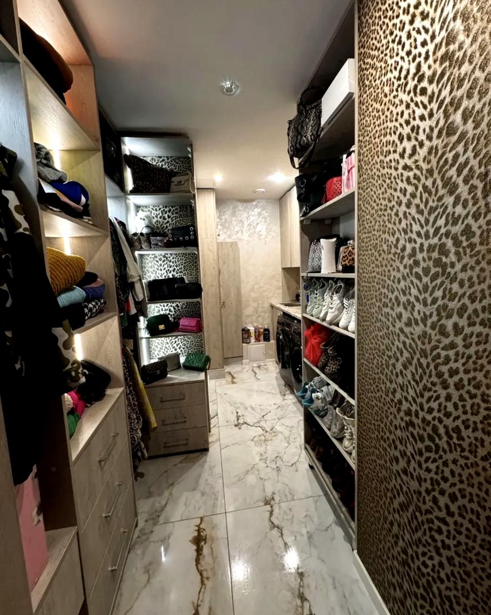 1868225216064674