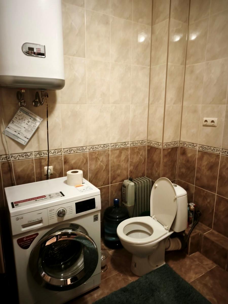 1868226653401658