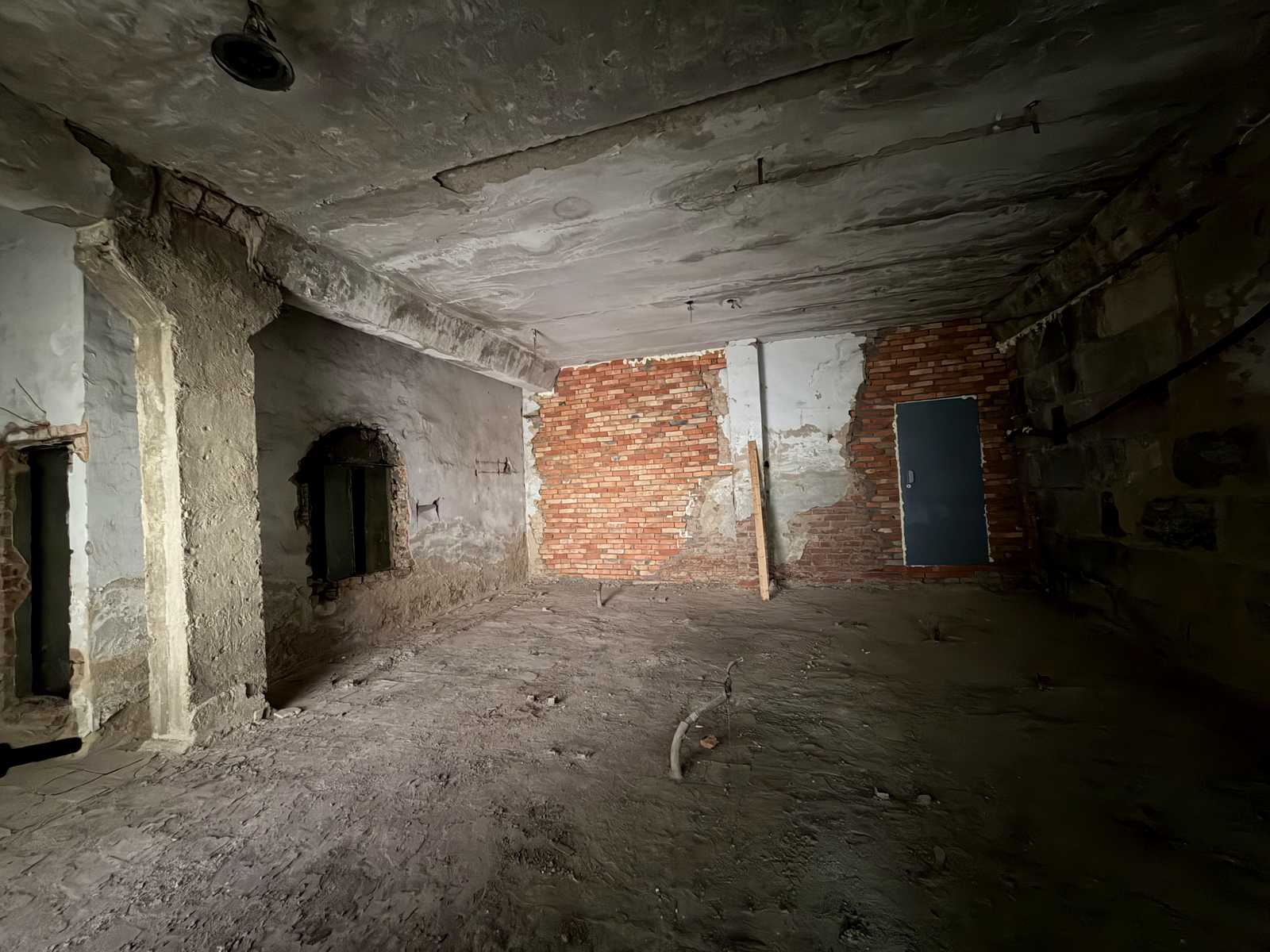 1868228635427980