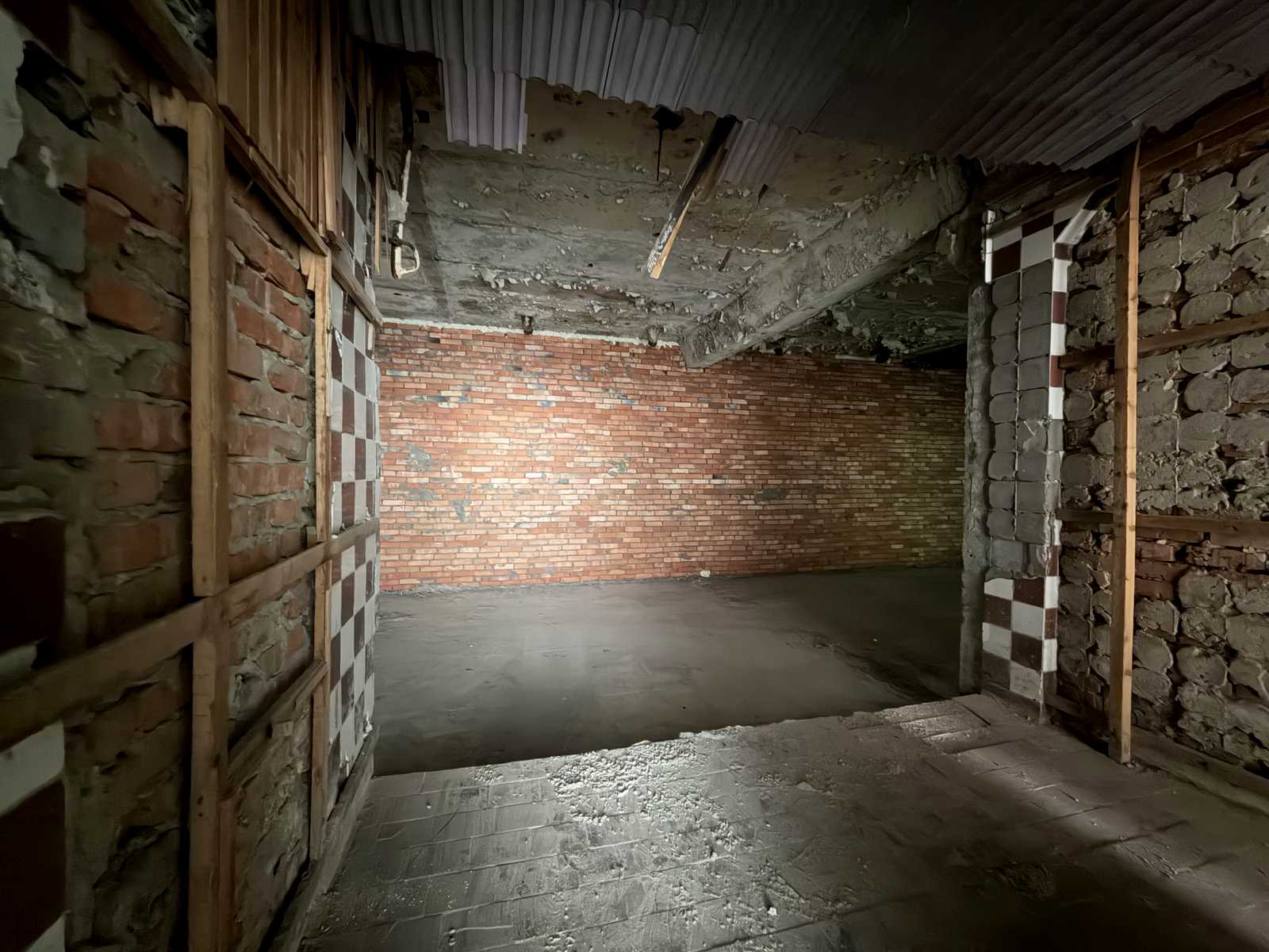 1868228645178350