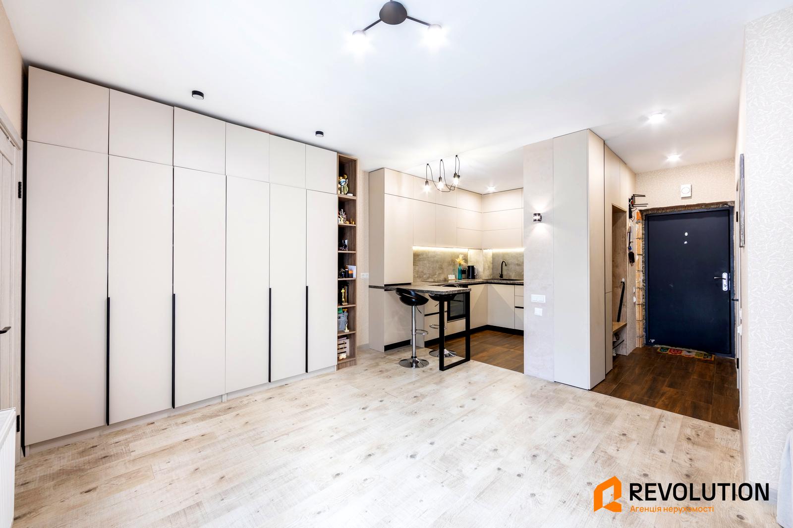 1868228984050249