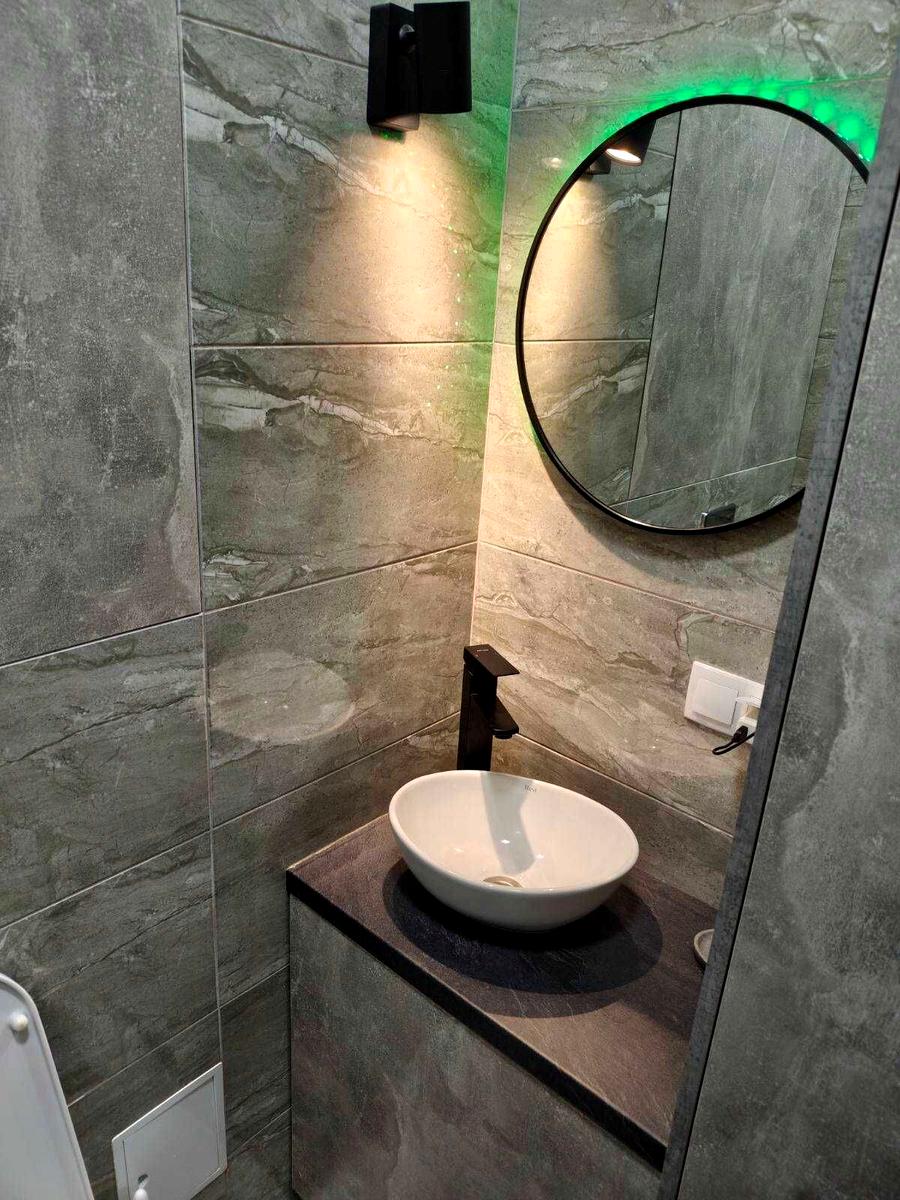 1868230114849440