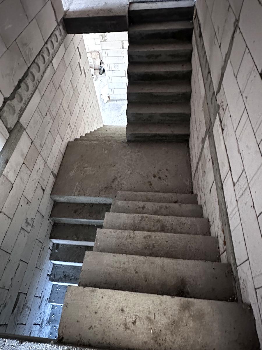 1868232967348855