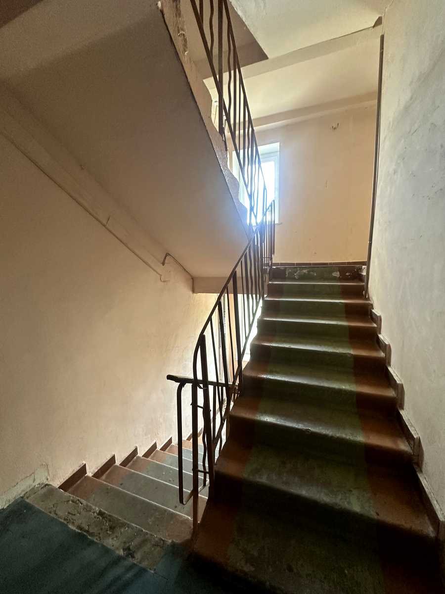 1868233399696993