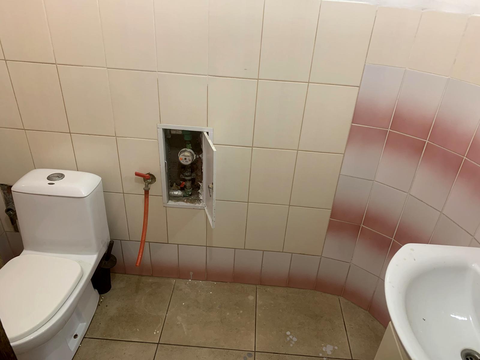 1868235970016529