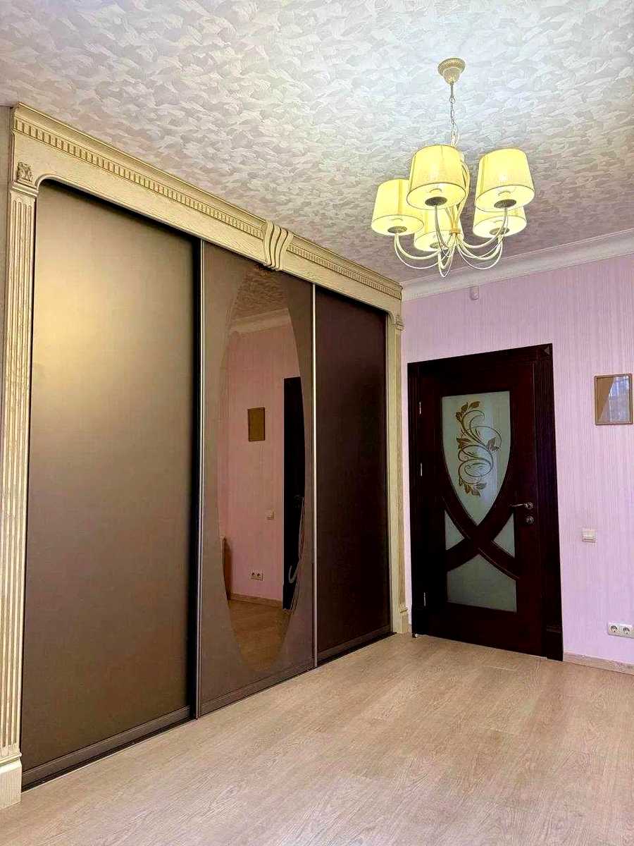 1868238051115872