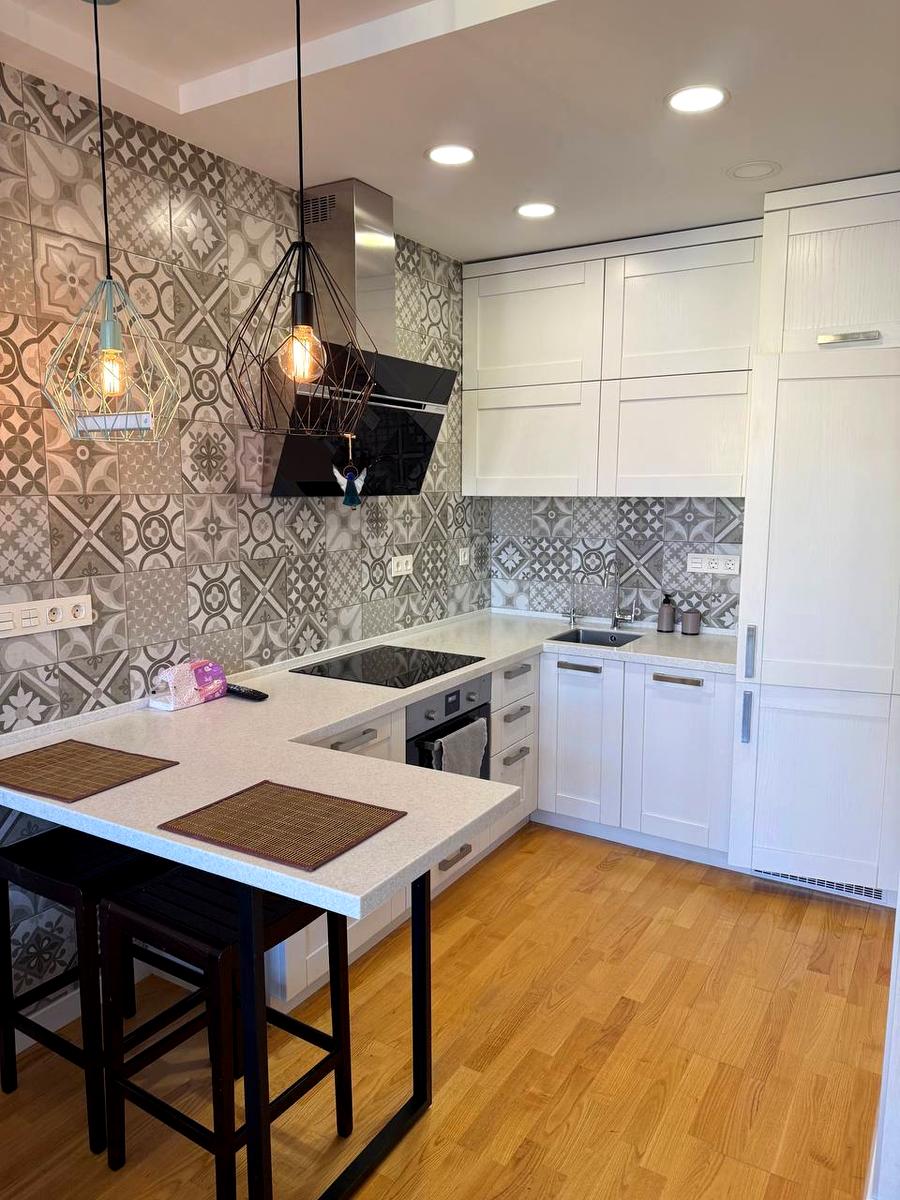 1868238134056877