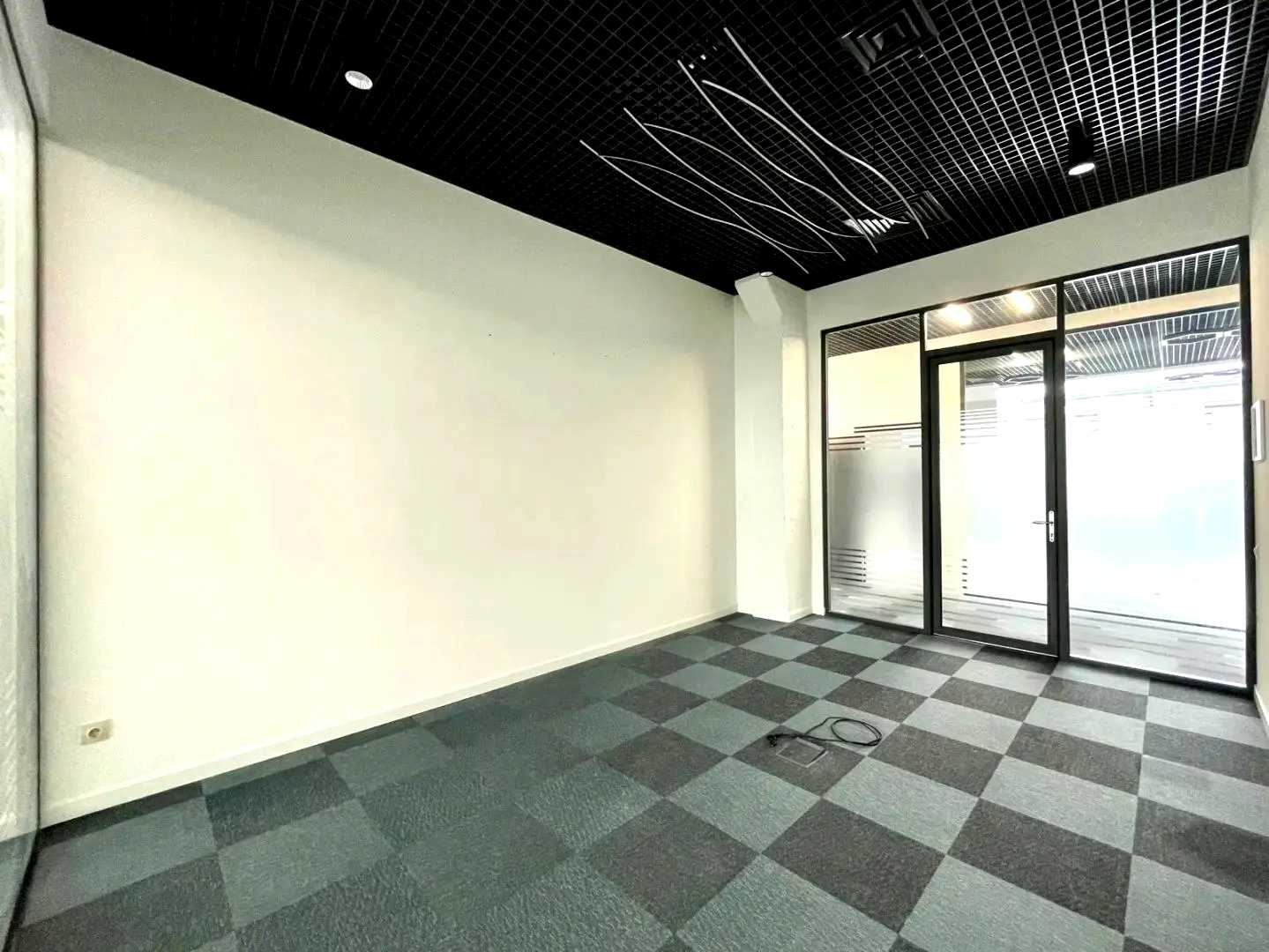 1868242658346837