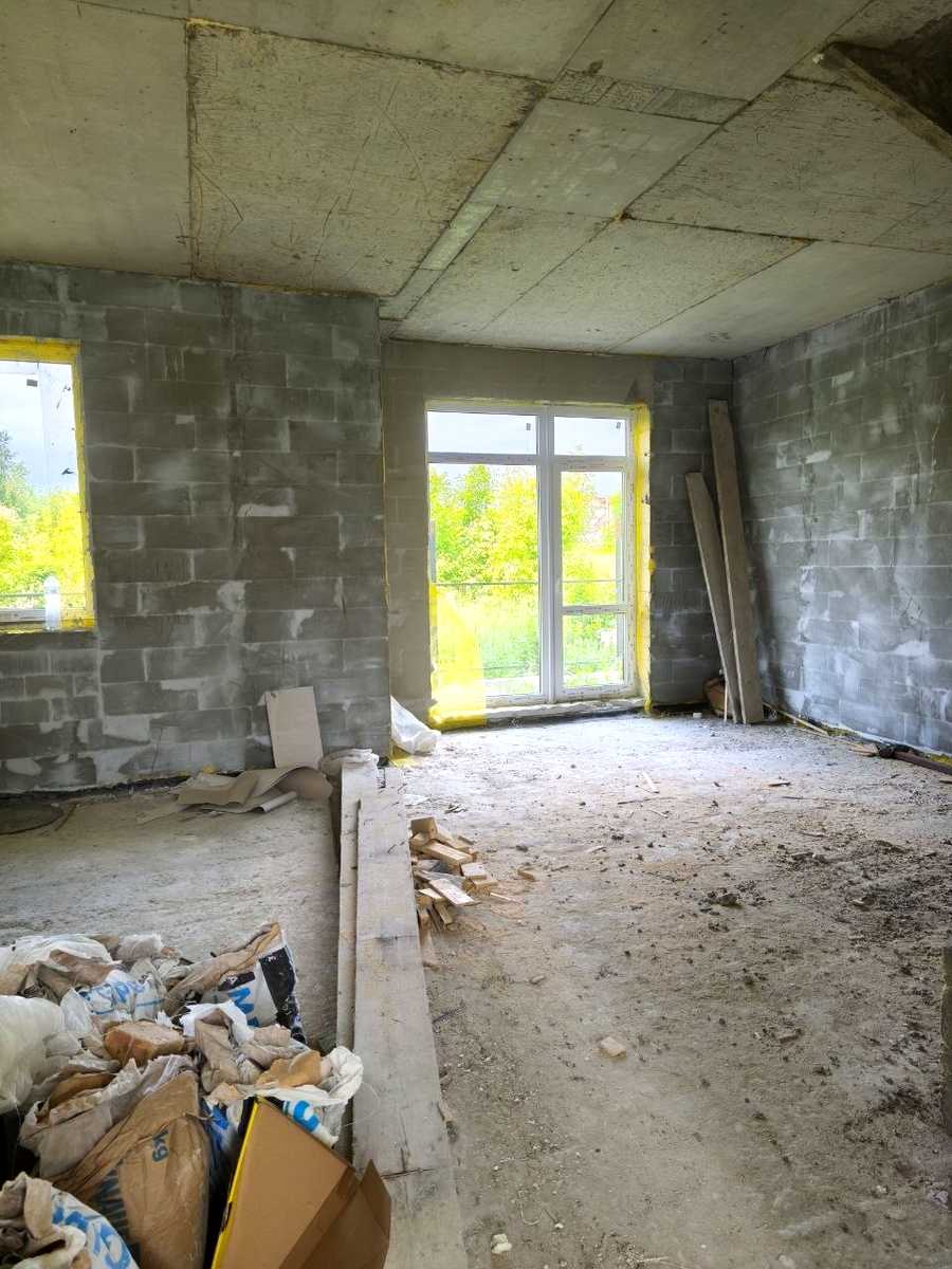 1868243629279360