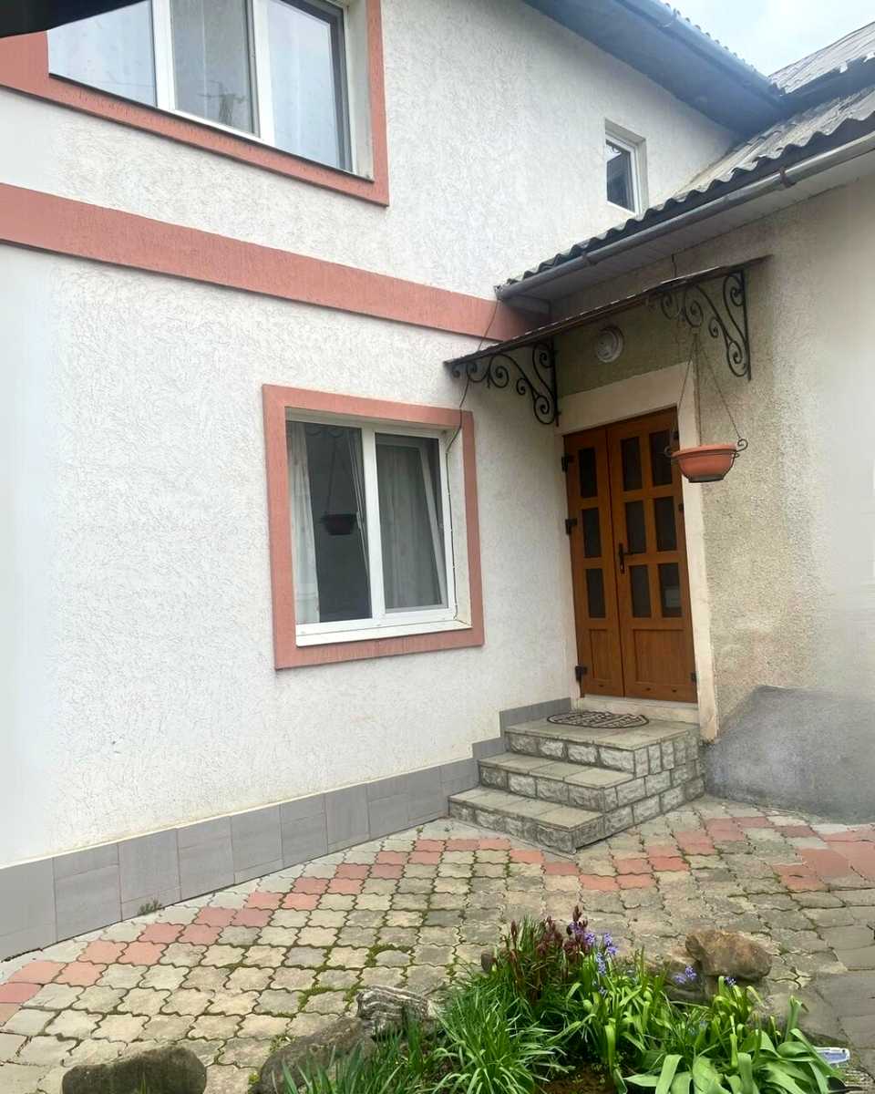 1868245112498094