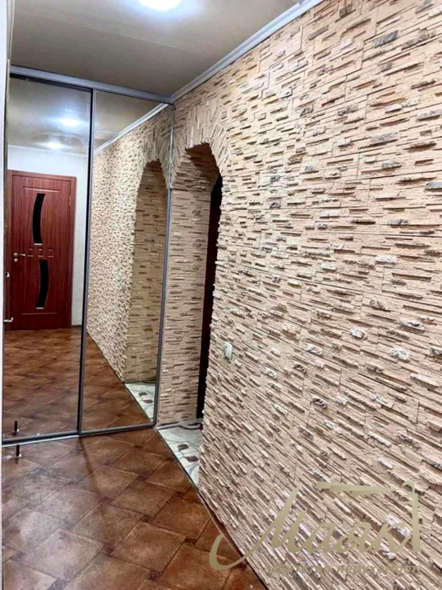1868245583217104