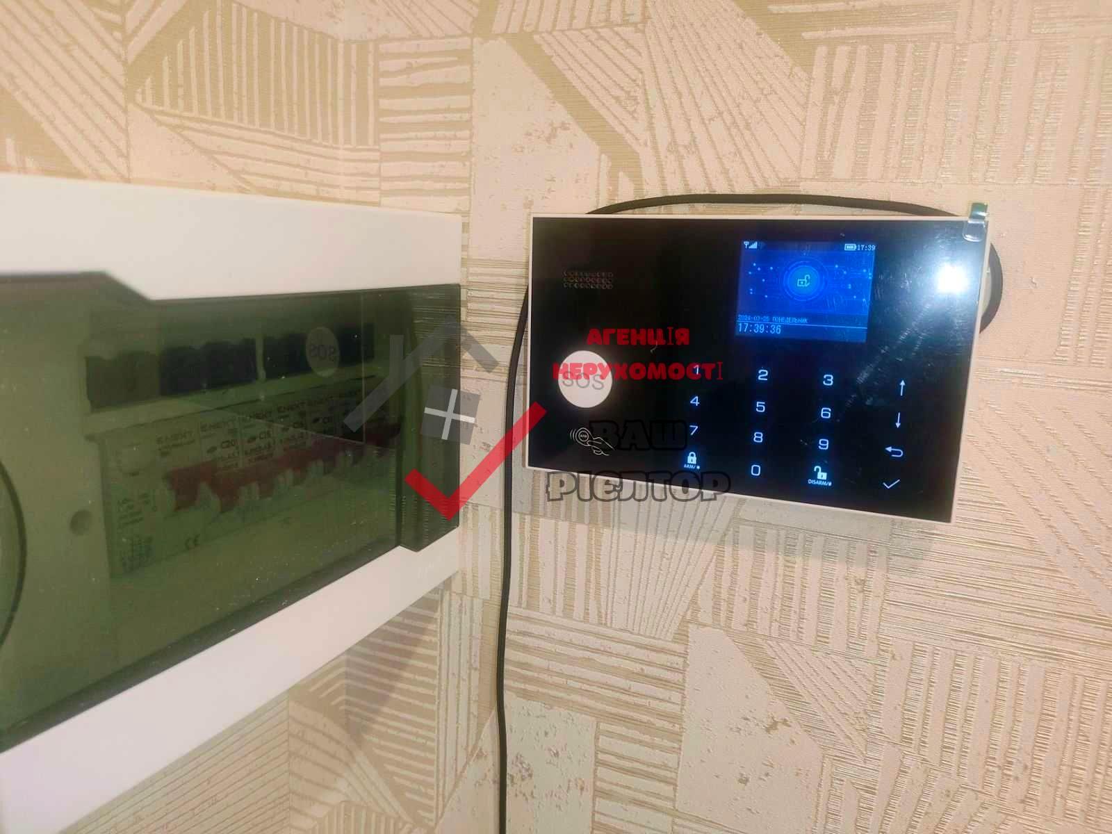 1868247595312721