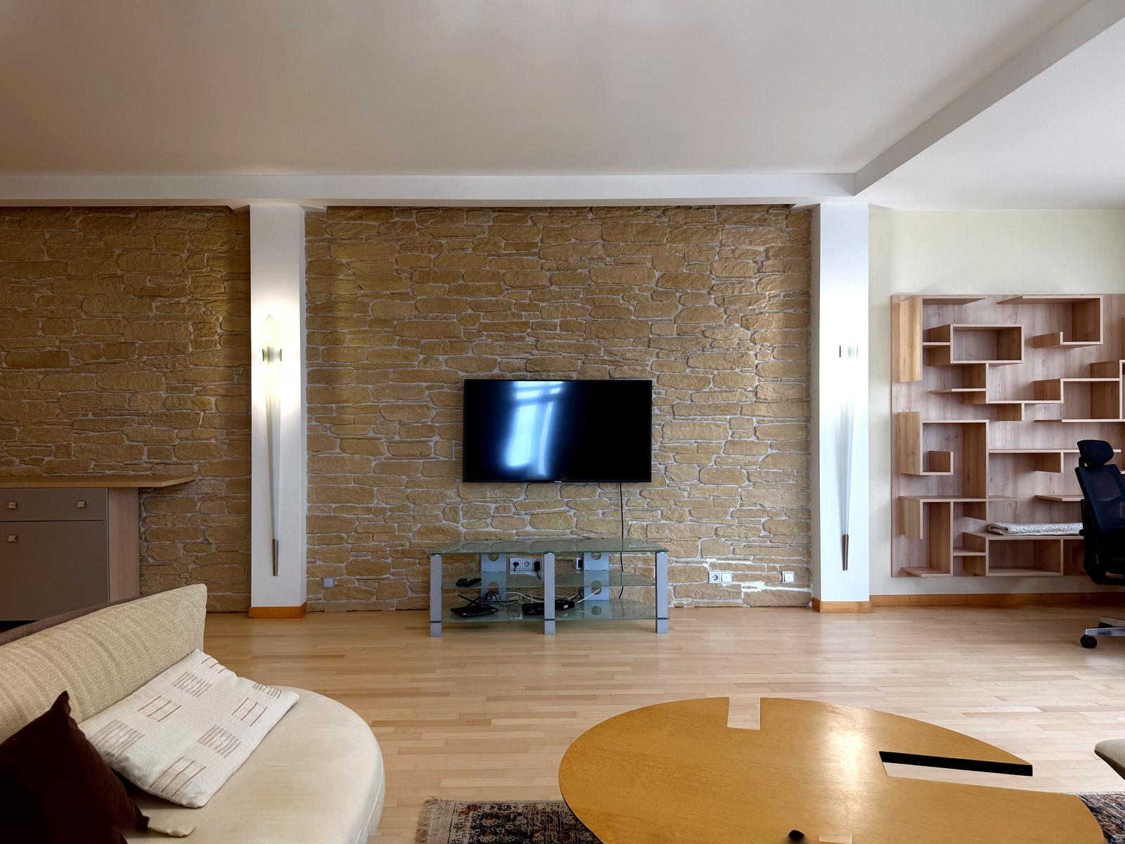 1868250556899596