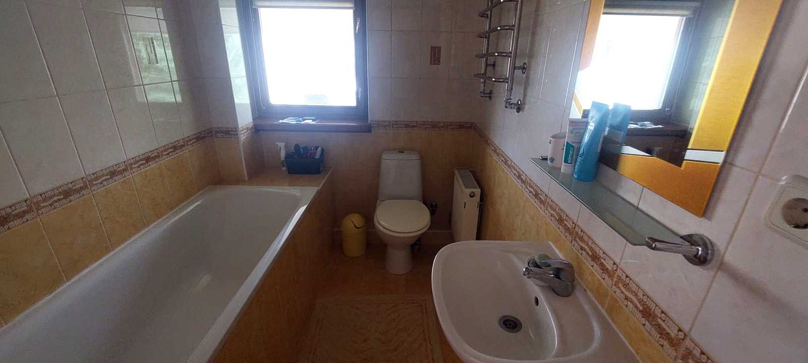 1868268443877710