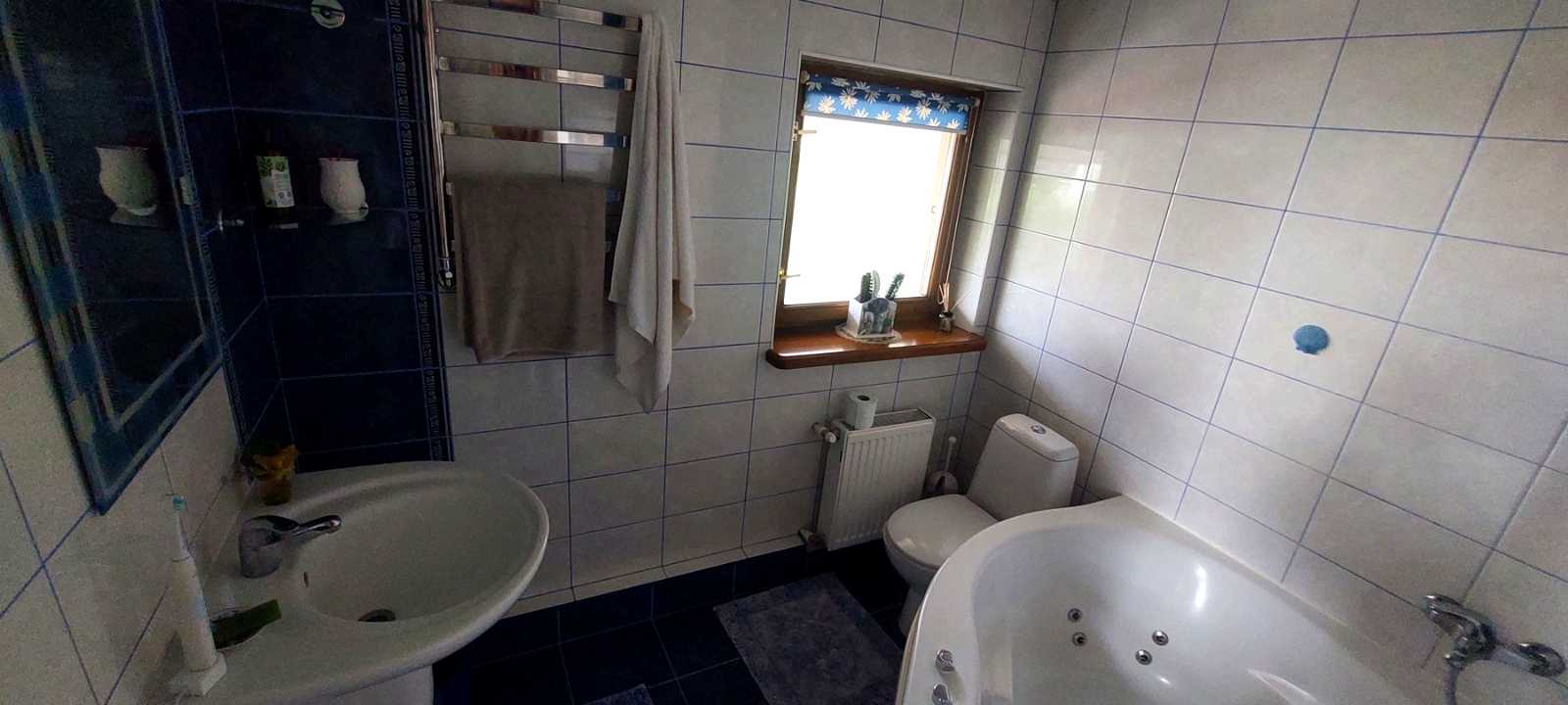 1868268445182890