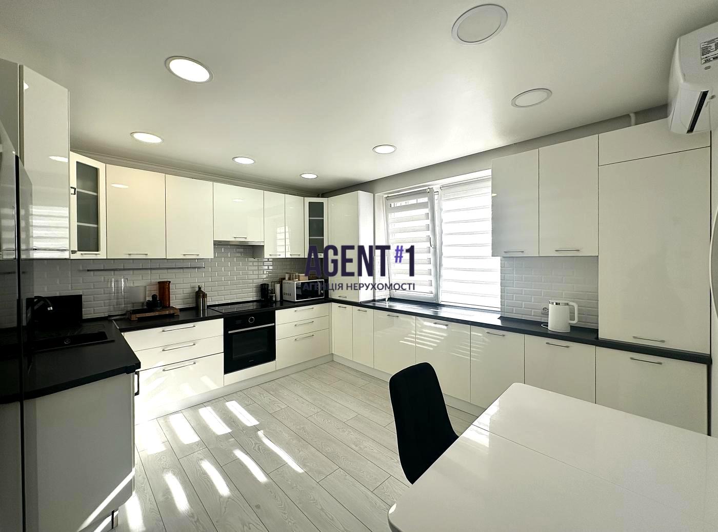 1868315203024205