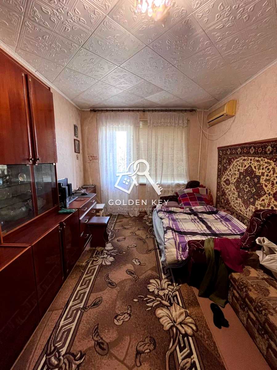1868317643083579